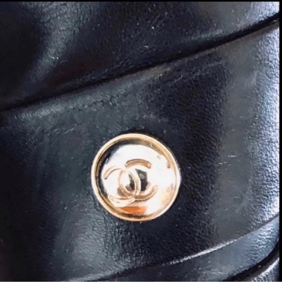 Authentic Chanel made in Italy Black Leather Pointed Toe Boots. Size 39. - Picture 4 of 9